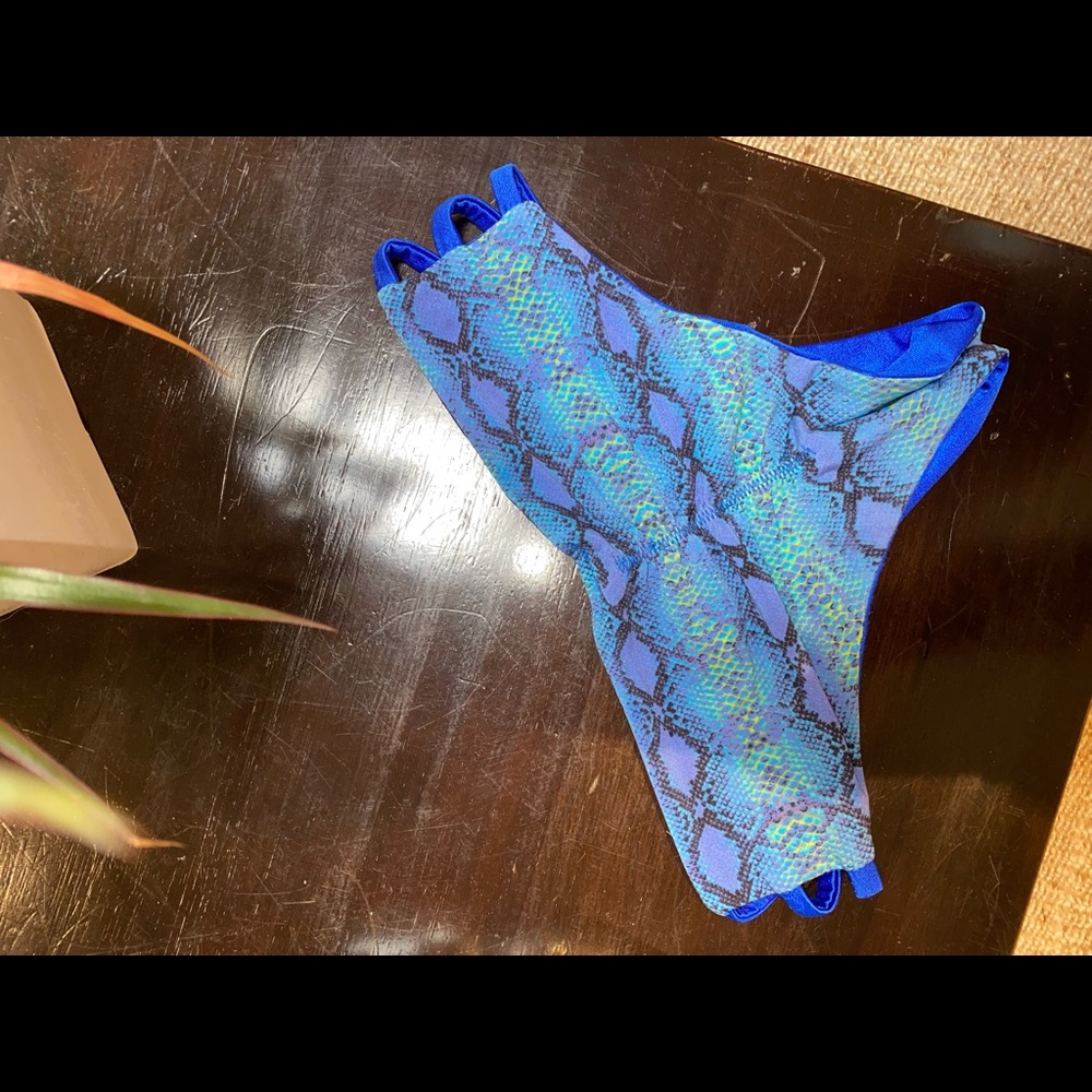 Brazilian bottoms. Thong. Used/ size small
